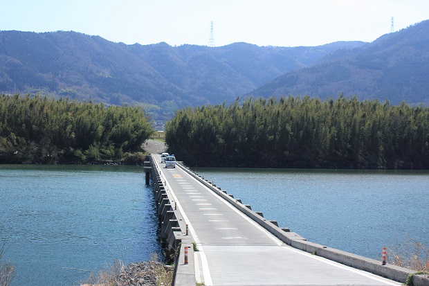 脇町潜水橋　