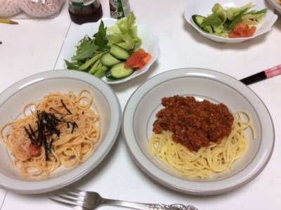 一人分のスパゲッティを二等分して二種類の味を楽しみました。